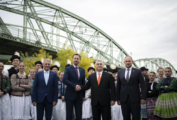 Magyar-szlovák találkozó Esztergomban – Orbán: Dávidokként állunk a brüsszeli Góliáttal szemben