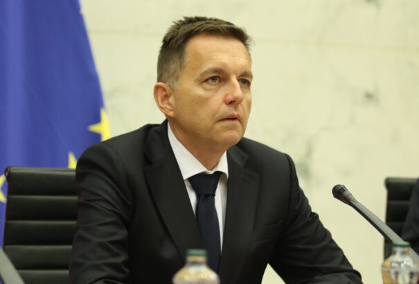 Vádat emeltek Peter Kažimír volt smeres pénzügyminiszter, a Szlovák Nemzeti Bank jelenlegi elnöke ellen