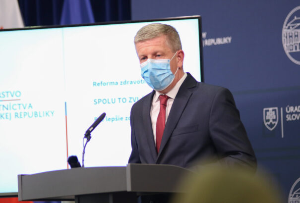 Lengvarský: Október végére 3500-ra emelkedhet az egy nap alatt regisztrált fertőzöttek száma