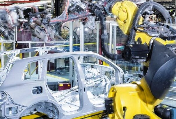 Tömeges elbocsátásokhoz vezethet a chiphiány az autóiparban