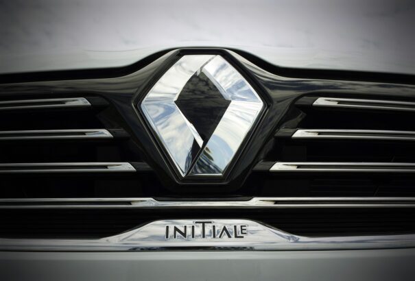 A Renault-t is utolárte a chiphiány, több százezer autóval kevesebb gyárt le idén