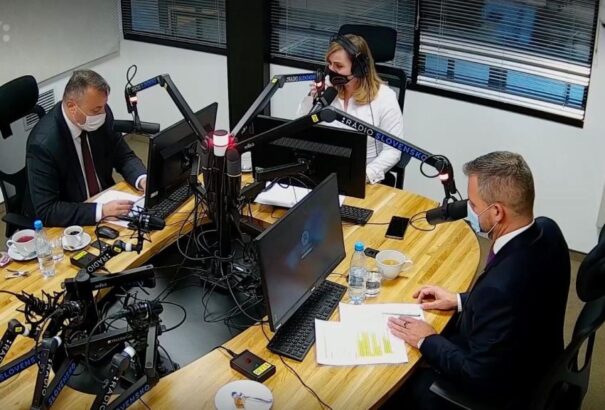 Krajniak szerint abban a helyzetben vagyunk, amikor az emberek többsége egyetlen állami autoritásnak sem hisz