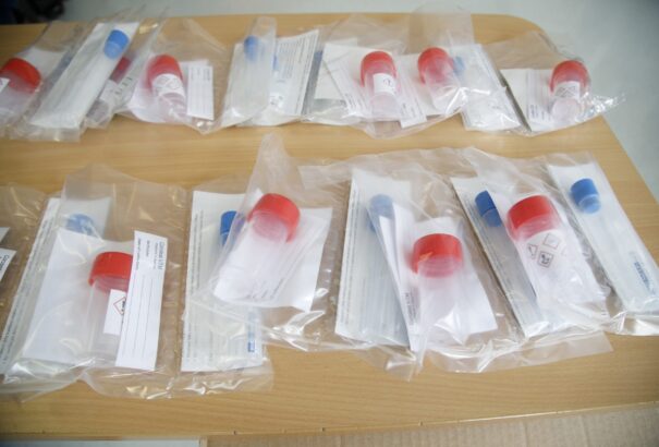 Szakértő: Az otthoni önteszteket használat után kidobhatjuk a kukába