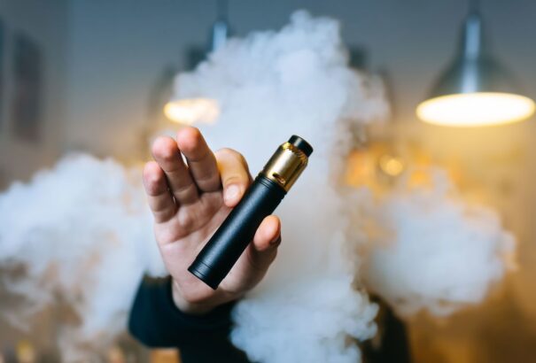 Nagy-Britanniában orvos írhatja fel az e-cigarettát