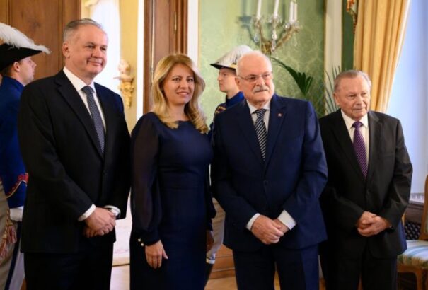 Szlovákia volt államfői is az oltás felvételére kérik a polgárokat