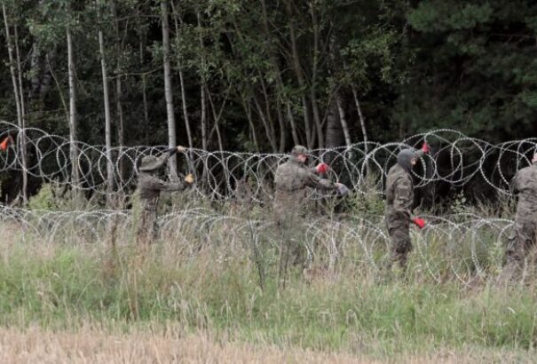 Fegyverhasználattal fenyegették meg a fehéroroszok a lengyel katonákat