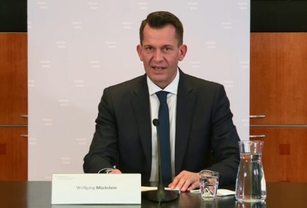 Az osztrák egészségügyi miniszter nem zárta ki a negyedik és ötödik oltás lehetőségét