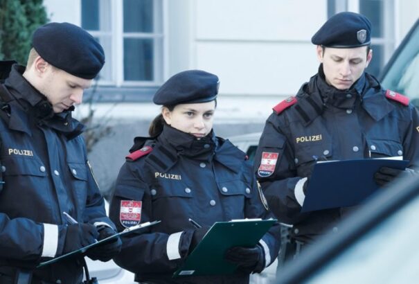 Nyílt levélben tiltakozik osztrák rendőrök egy csoportja a kötelező oltás bevezetése ellen