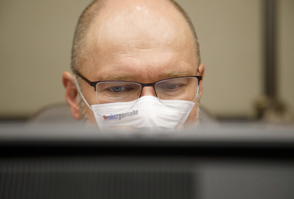 Különös egyezségre jutottak az 500 eurós utalványok kapcsán a kormánypártok