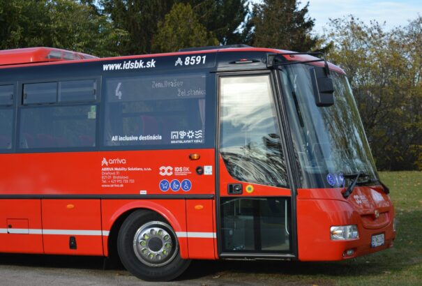 Az Arriva Pozsony megyében 4 000 eurós munkaerő-felvételi bónuszt kínál a buszsofőröknek