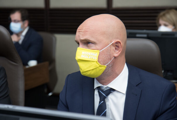 Távoktatásra tér át a Nagyszombati és Trencséni járás is. Felkészül a Szakolcai járás