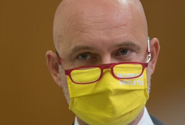 Gröhling: Már a tanárok is regisztrálhatnak a harmadik vakcinára