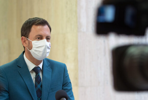 „Lockdown a beoltatlanok számára” – A kormány elfogadta a szigorított COVID-automatát