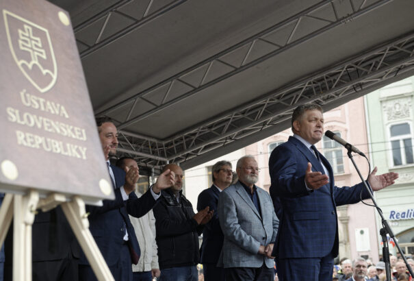 Tombol a járvány, de az ellenzék tömegtüntetéseket szervez a jövő hétre