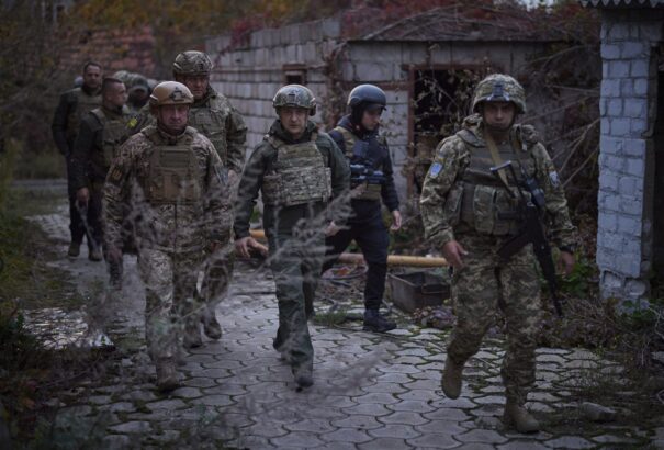 Megint eszkaláció felé sodródik az ukrán válság. Az ukránok a karabahi háborút eldöntő drónokat vetnek be a fronton