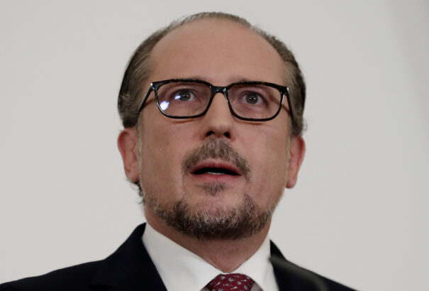 Ausztria döntött: az oltatlanok mellett a covidon átesettek számára is lockdownt vezet be