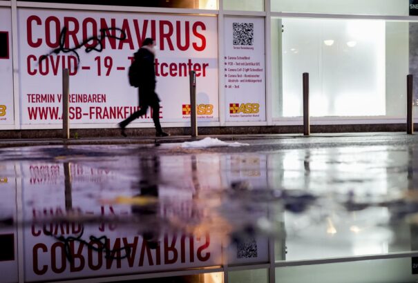 Koronavírus – Kitiltják az oltatlanokat a közösségi élet több területéről Szászországban