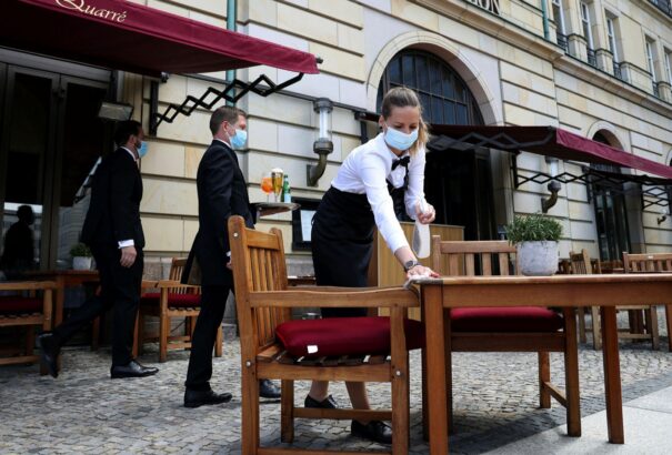 Berlin szigorított: az oltatlanok nem mehetnek étterembe, moziba, de még fodrászhoz sem