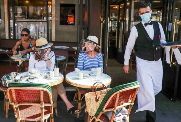 A bécsi éttermekbe csak az oltottakat és a covidon átesetteket fogják beengedni