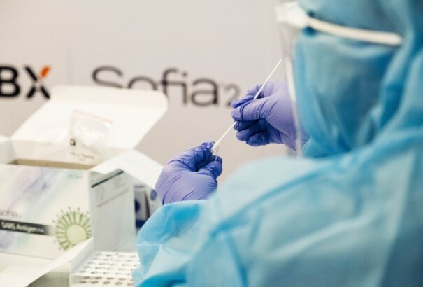 Hivatalos: hétfőn még nem indul el az OTP-rezsim a munkahelyeken