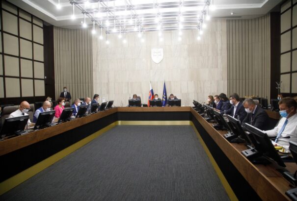 A kormány megszavazta az új járványügyi intézkedéseket