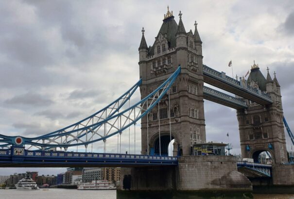 A britek tovább szigorítják az országba való beutazás feltételeit