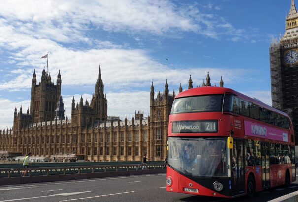 Vége a mennyország-jegynek: a britek kirántják a szociális biztonsági hálót a menedékkérők alól