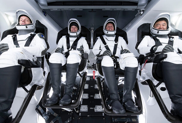 Rossz a vécéjük, pelenkában térnek vissza a SpaceX űrhajósai a Földre