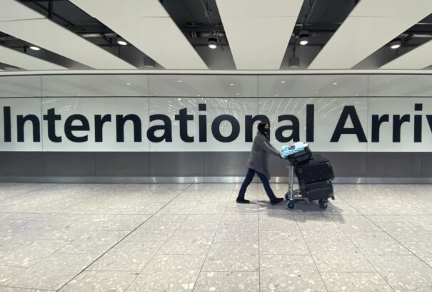 Európa újra bezár az omikron vírusvariánstól tartva