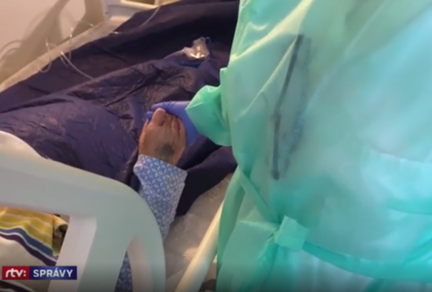 Közmédia-tudósítás a COVID-osztályról: A betegek már sajnálják, hogy nem oltatták be magukat