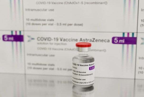 Koronavírus: Megtalálták, mi okozhatja a vérrögképződést az AstraZeneca vakcinája után