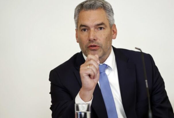 Ausztria: Az oltatlanok számára csak akkor ér véget a lezárás, ha elegen beoltatják magukat