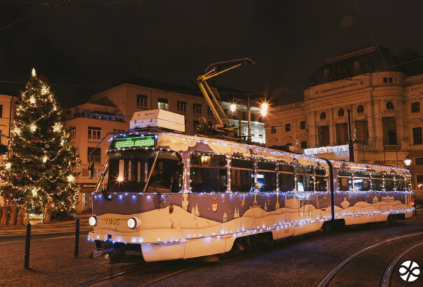 Mától ismét közlekedik a karácsonyi villamos Pozsonyban