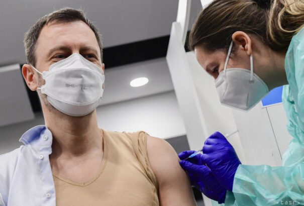 Heger megkapta a harmadik koronavírus elleni vakcinát. Arra biztatja az embereket, hogy oltassák be magukat