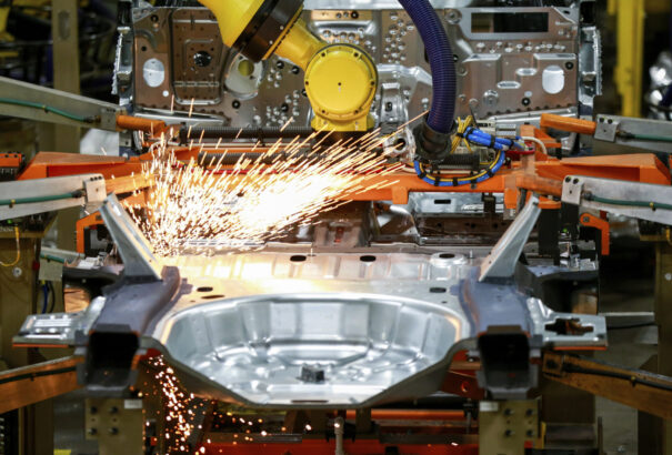 Beszédes változás a Stellantisnál: a szlovák autóipar elveszti az európai bestseller modell gyártását