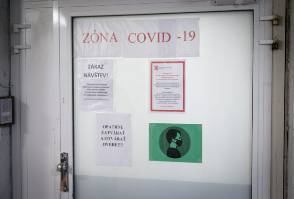 Koronavírus Szlovákiában: 31 elhunyt és 12 ezer új fertőzött az elmúlt nap mérlege
