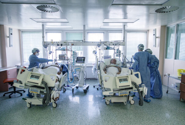 WHO: „Több, mint tragikus”. Az Omikron megjelenése óta 500 ezer emberéletet követelt a járvány