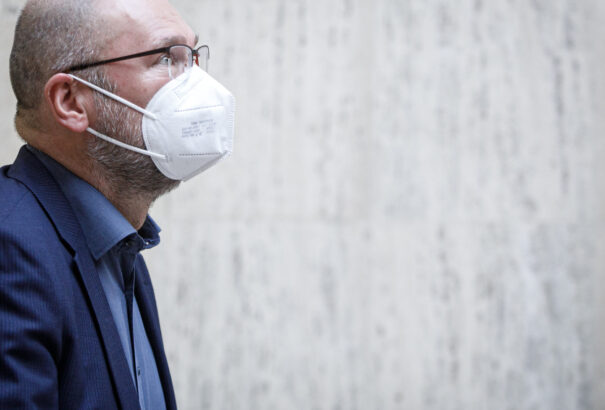 Nem egységes az SaS a kötelező oltás kérdésében