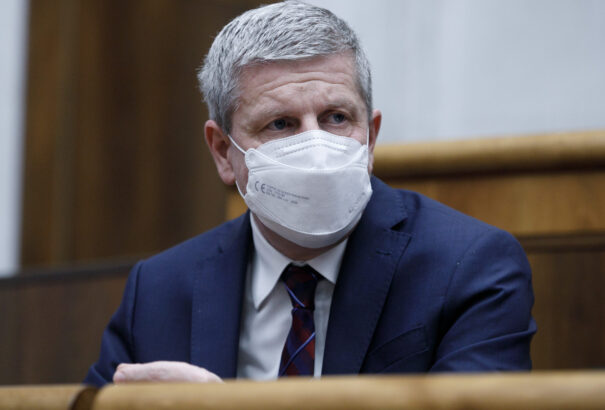 Lengvarský átvitte – a képviselők megszavazták a kórházreformot