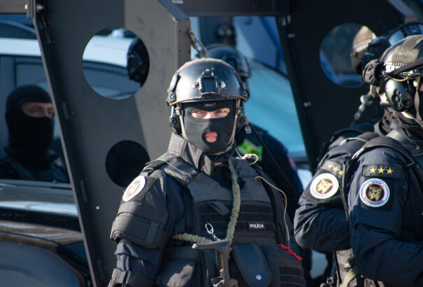 A rendőrség négy személyt vett őrizetben a pandémiás támogatásokkal kapcsolatos csalások miatt