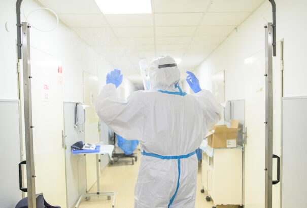 Tetőzött a harmadik hullám, ám nem vagyunk túl a nehezén. Érkezik az Omikron