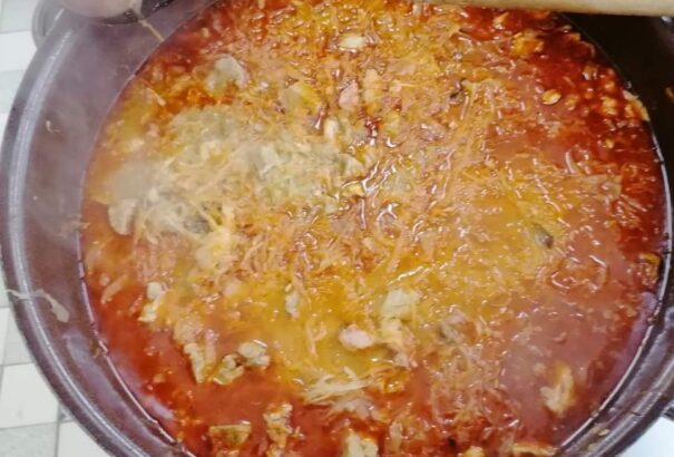 A helyi vöröskereszt szilveszteri finomságokkal ajándékozta meg a nyékvárkonyi szépkorúakat