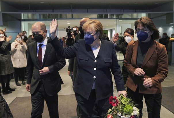 Könyvet tervez pályafutásáról Angela Merkel