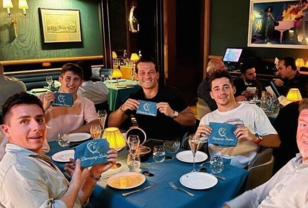 A körözött Výboh egy Forma-1-es pilótával pózolt egy dubaji luxusétteremben