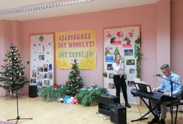 Az ajándékozás öröme a dunaszerdahelyi Közös Igazgatású Szakközépiskolában