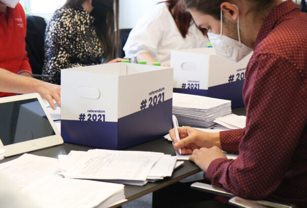 A parlamenten kívüli pártok nem egységesek az előrehozott választásokról szóló népszavazás kérdésében