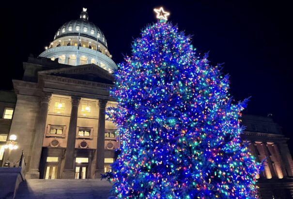 Ünnepi fényárban fürdik a világ
