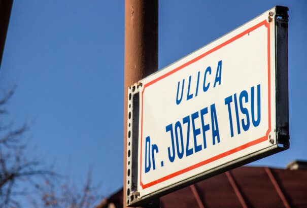 A NAKA Tiso miatt beperelte szinte az egész helyi képviselő-testületet Varínban – Szavazással cikkünkben