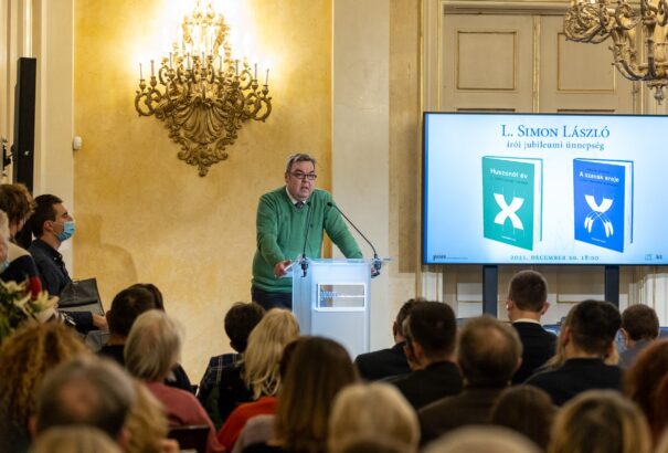 25 éve a pályán – L. Simon Lászlót méltatták írói jubileuma alkalmából (Beszámoló)