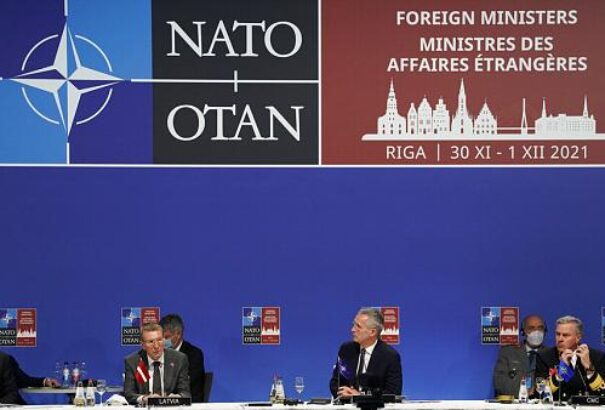 A NATO és Oroszország egymást figyelmeztette